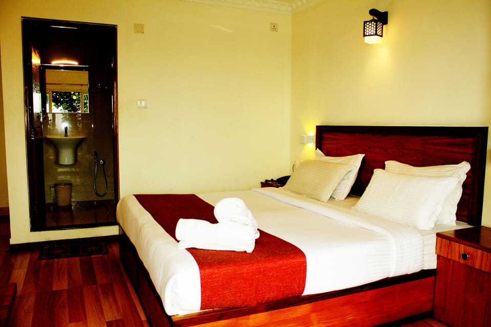 Super Deluxe Cottage | Premium bedding, down comforters, pillowtop beds, desk