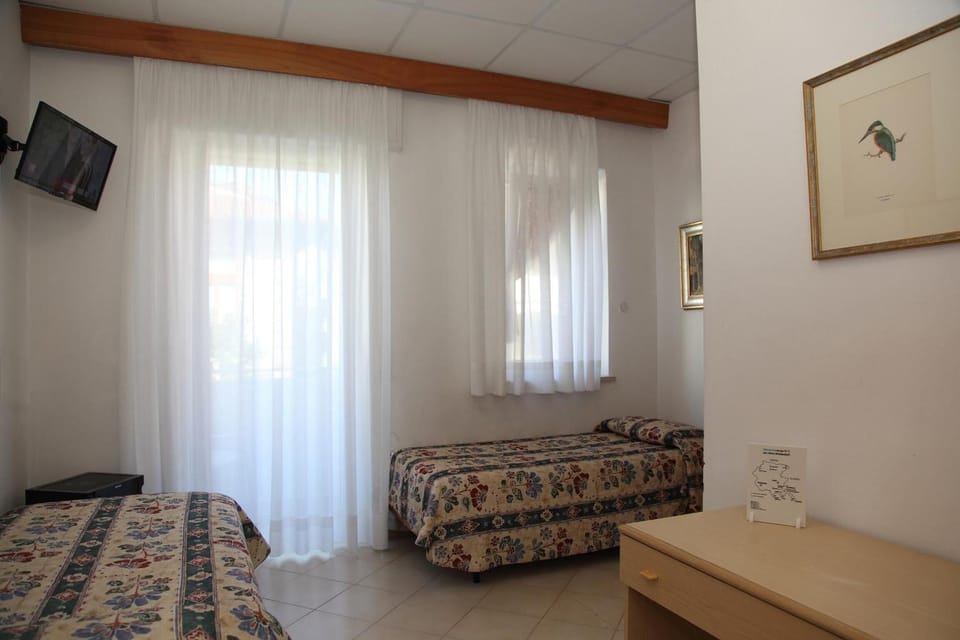 Minibar, in-room safe, free WiFi, bed sheets