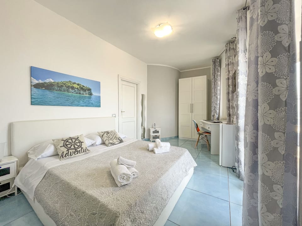 Classic Double Room, Sea View | Minibar, in-room safe, desk, blackout drapes