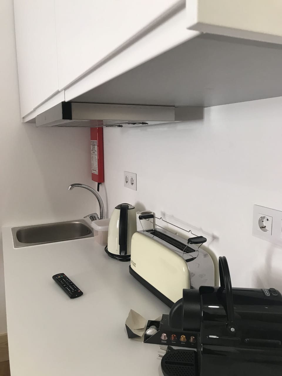 Deluxe Double Room, City View | Private kitchen | Full-size fridge, microwave, stovetop, espresso maker