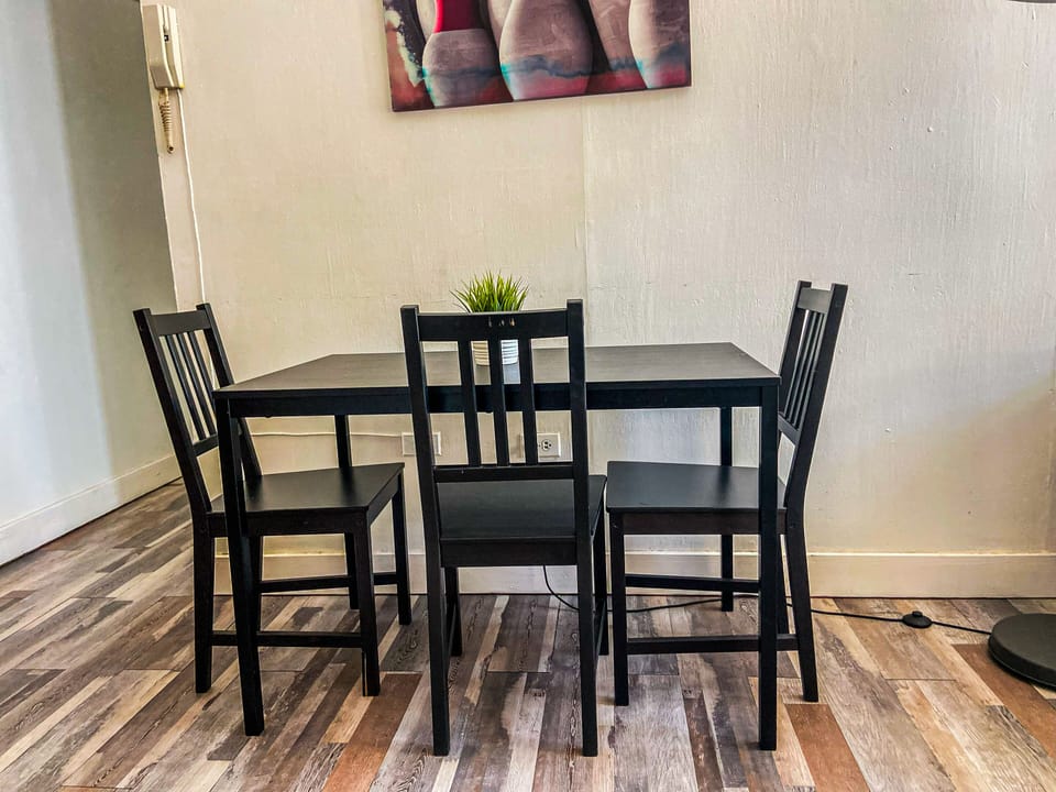 Apartment, 3 Bedrooms | In-room dining
