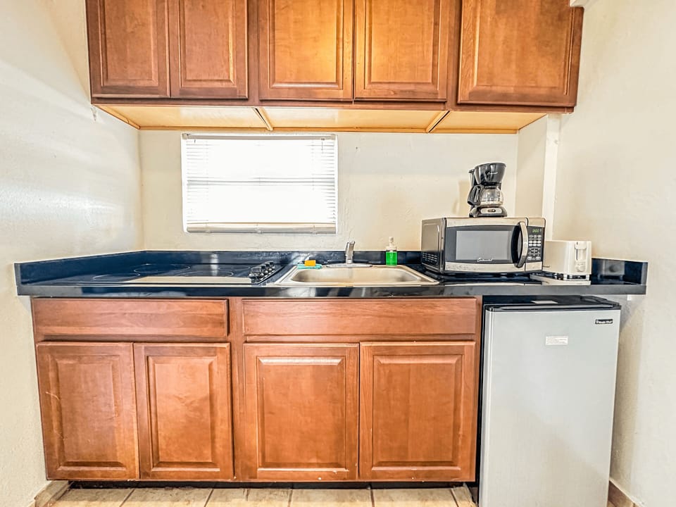 Apartment, 1 Queen Bed with Sofa bed | Private kitchen | Fridge, microwave, oven, stovetop