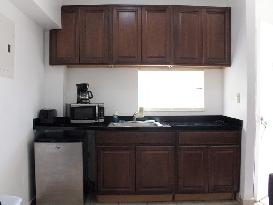 Apartment, 1 Bedroom | Private kitchen | Fridge, microwave, stovetop, coffee/tea maker