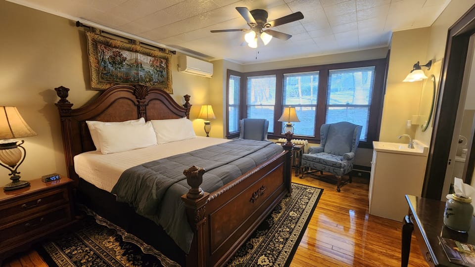 Duck Flower Room | Premium bedding, individually decorated, individually furnished