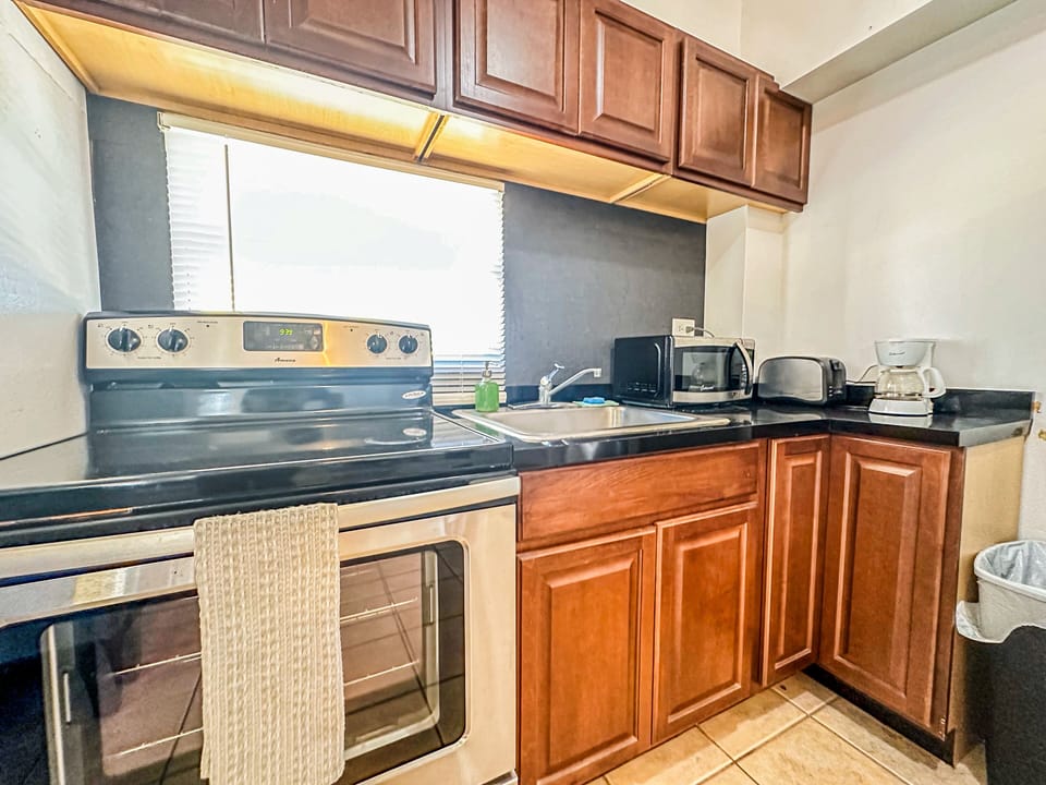 Apartment, 2 Bedrooms | Private kitchen | Fridge, microwave, stovetop, coffee/tea maker
