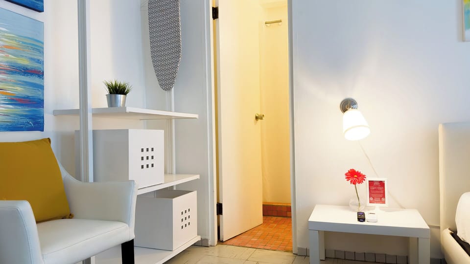 Deluxe Room | Iron/ironing board, bed sheets