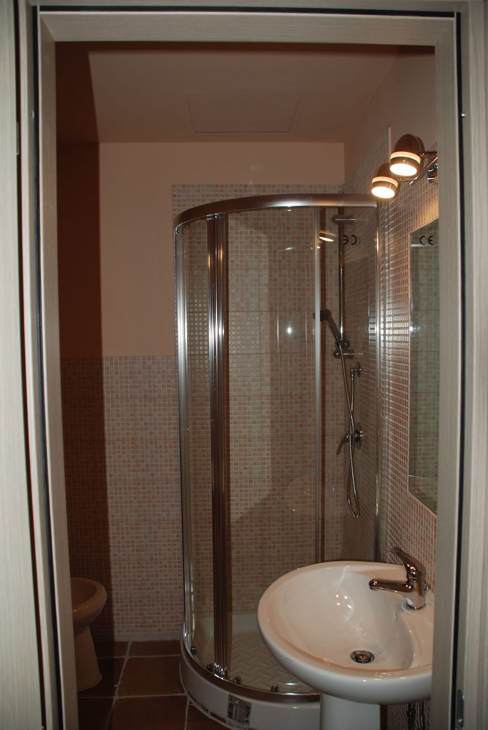 Triple Room | Bathroom | Shower, free toiletries, hair dryer, bidet