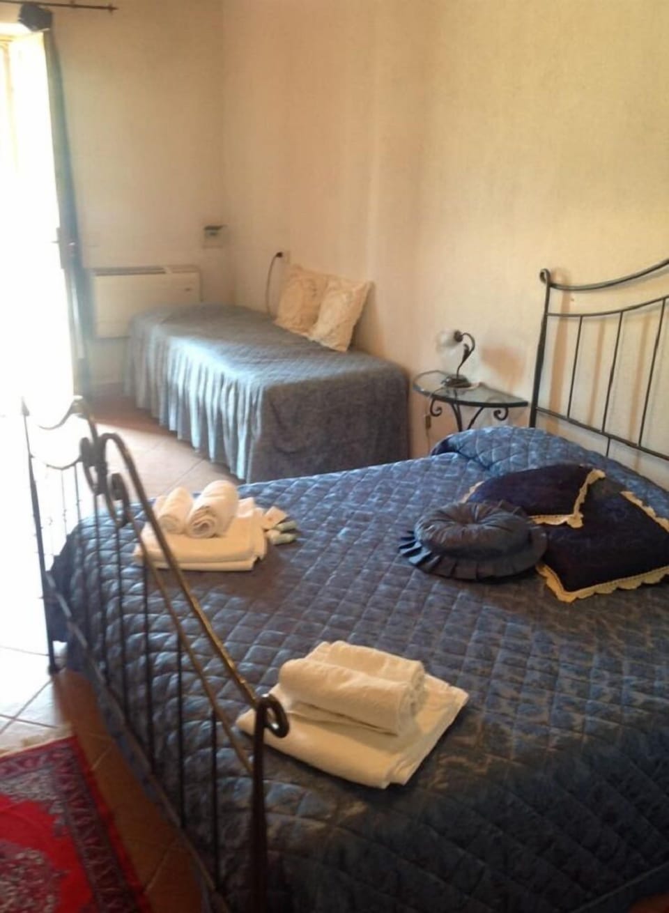 Double Room | Desk, bed sheets