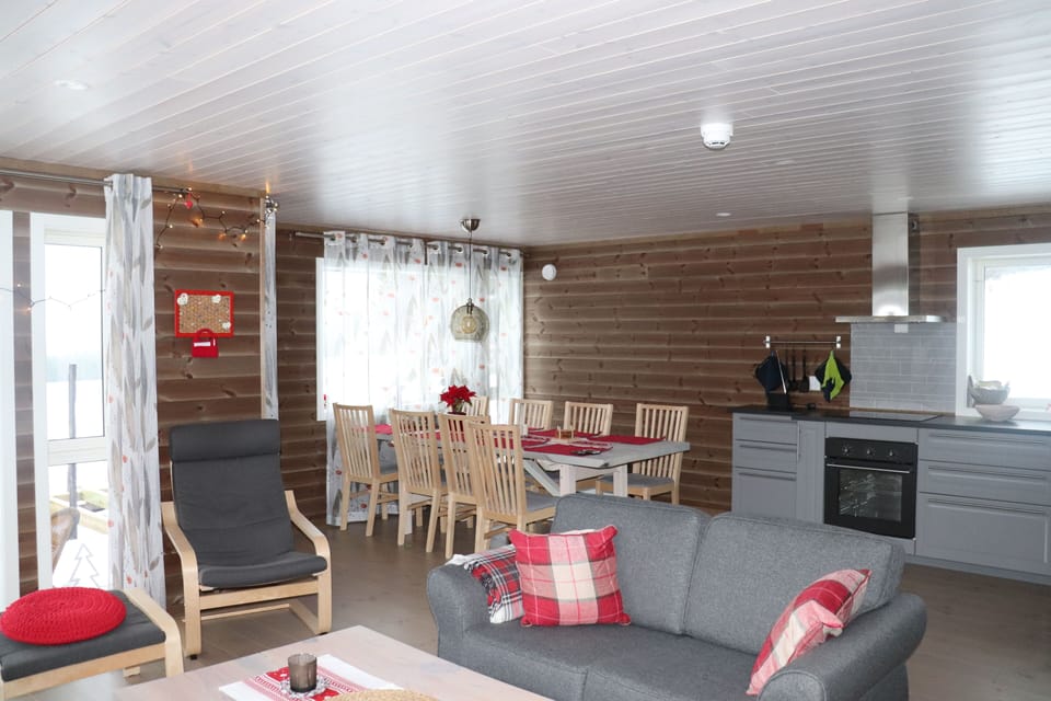 Cabin, 4 Bedrooms | Living area | Smart TV, Netflix
