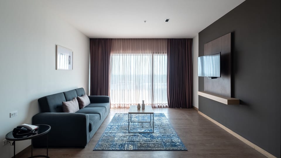 Suite, 1 Bedroom (1 Queen, Sofa Bed) | In-room safe, desk, blackout drapes, soundproofing