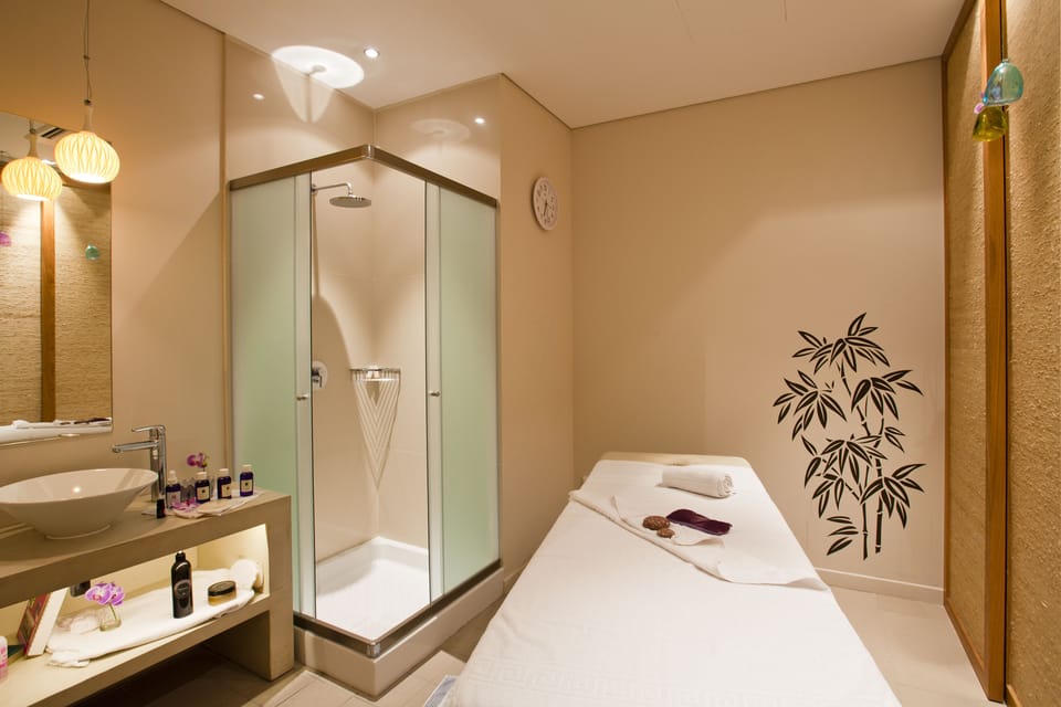 Couples treatment rooms, sauna, body treatments, aromatherapy