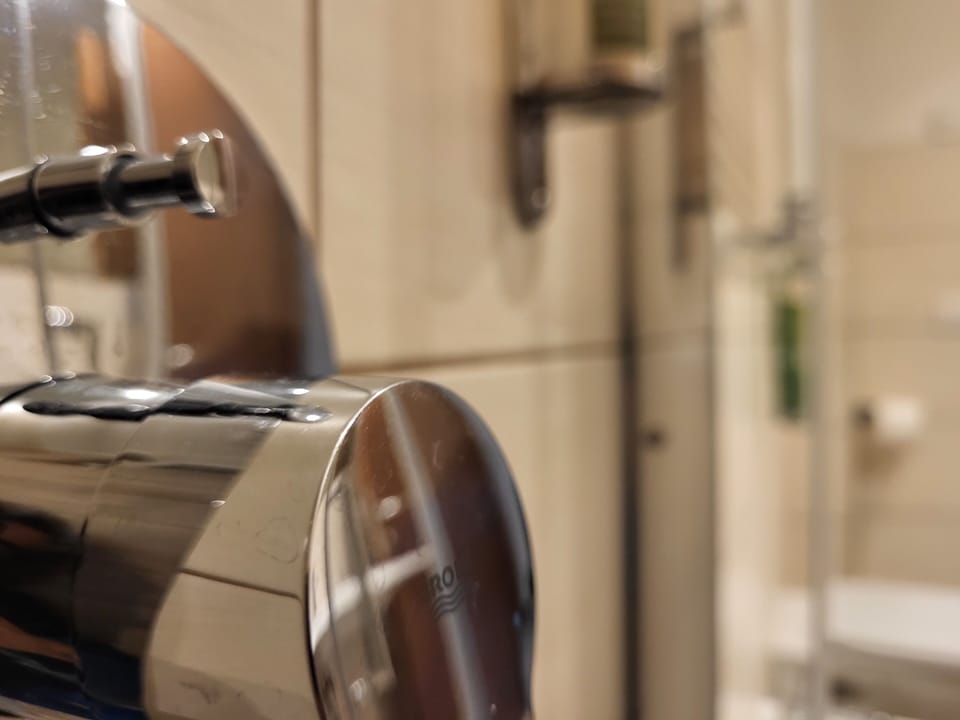 Economy Double Room | Bathroom | Shower, rainfall showerhead, hair dryer, bidet