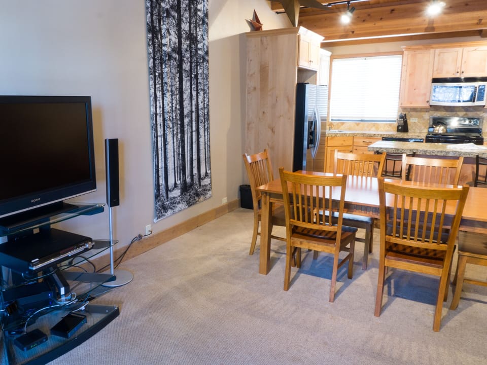 Condo, 2 Bedrooms | Private kitchen | Fridge, oven, coffee/tea maker, toaster