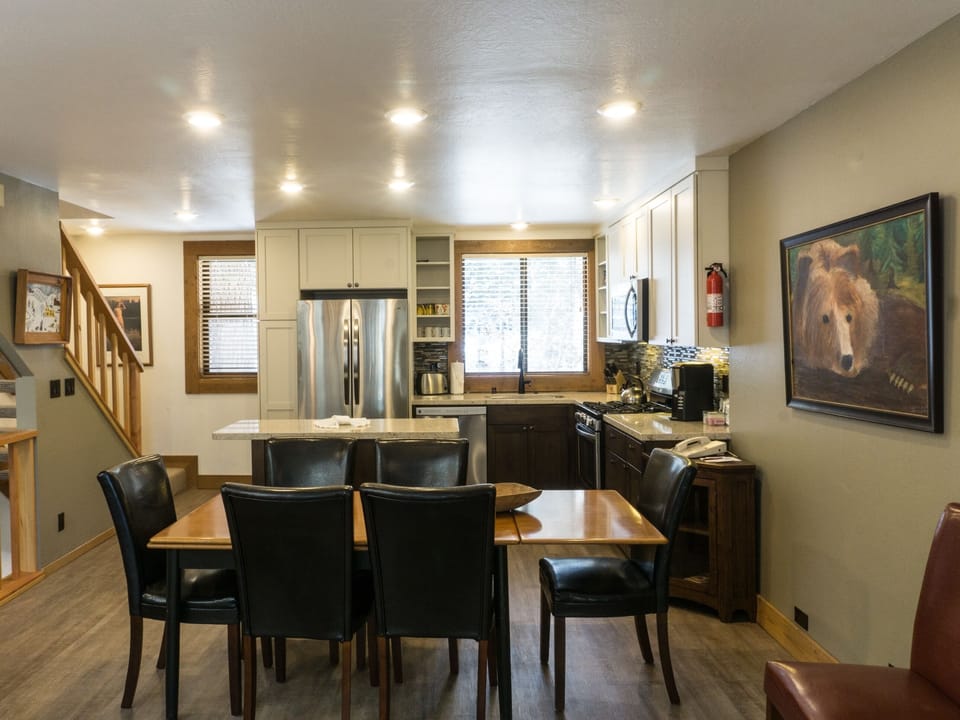 Condo, 4 Bedrooms | Private kitchen | Fridge, microwave, oven, dishwasher