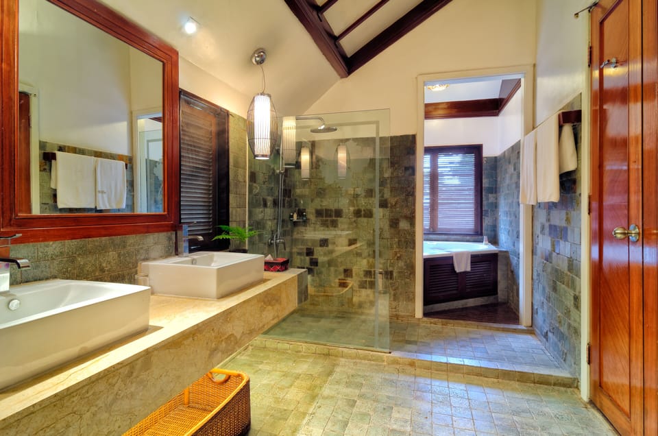 Deluxe Villa, Multiple Beds | Bathroom | Combined shower/tub, free toiletries, hair dryer, bathrobes