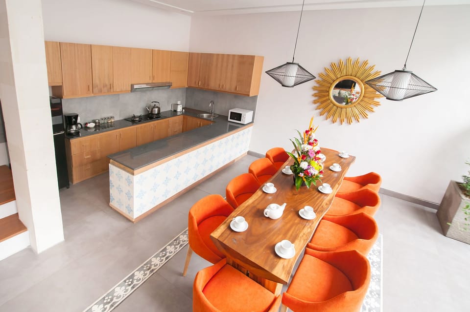 Villa, 5 Bedrooms | In-room dining