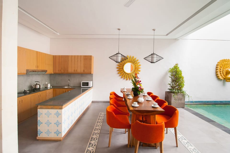 Villa, 5 Bedrooms | In-room dining