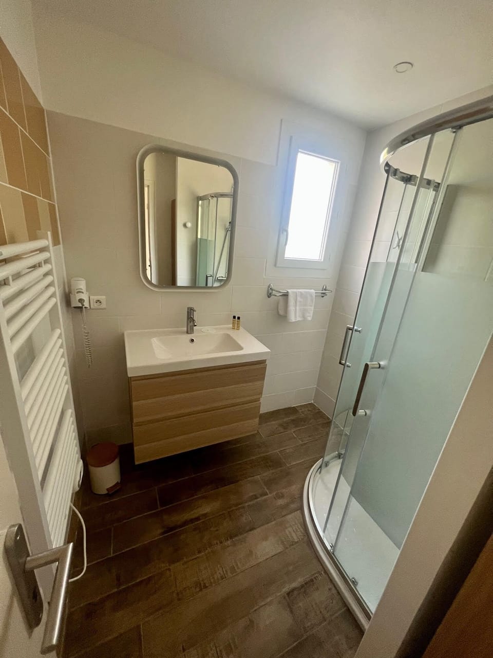 Apartment | Bathroom | Free toiletries, hair dryer, towels