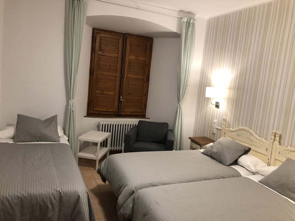Triple Room | Desk, rollaway beds, free WiFi, bed sheets
