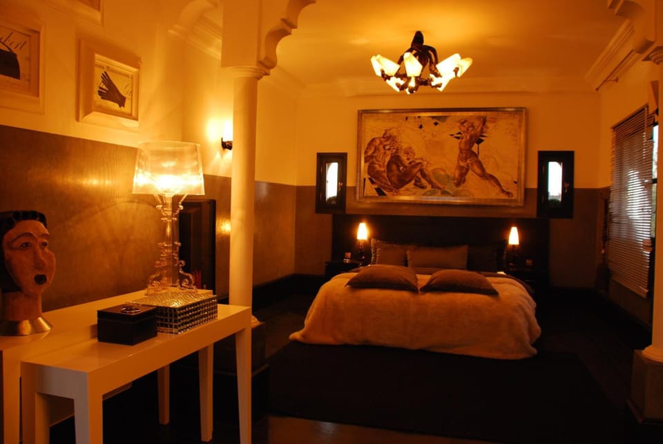 Premium bedding, in-room safe, free WiFi, bed sheets