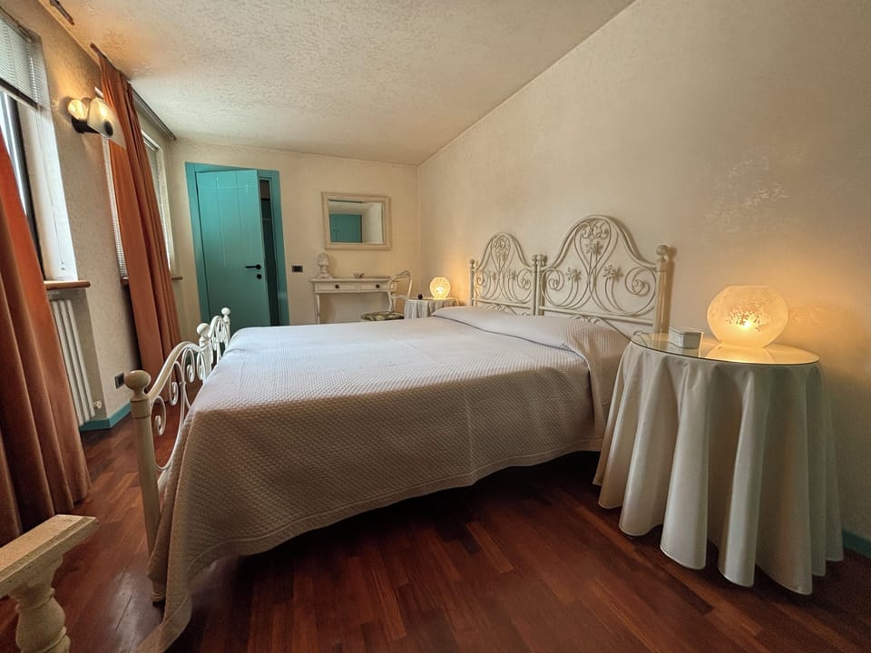 Classic Apartment, 1 Bedroom | 1 bedroom, laptop workspace, WiFi (free), individually furnished