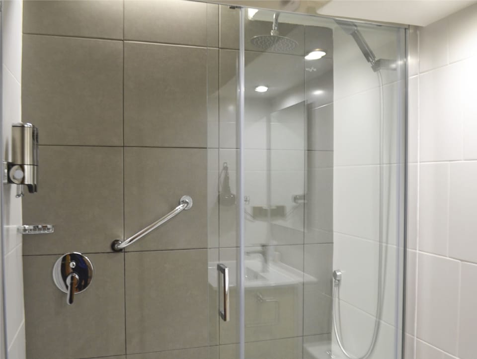 Shower, free toiletries, hair dryer, towels