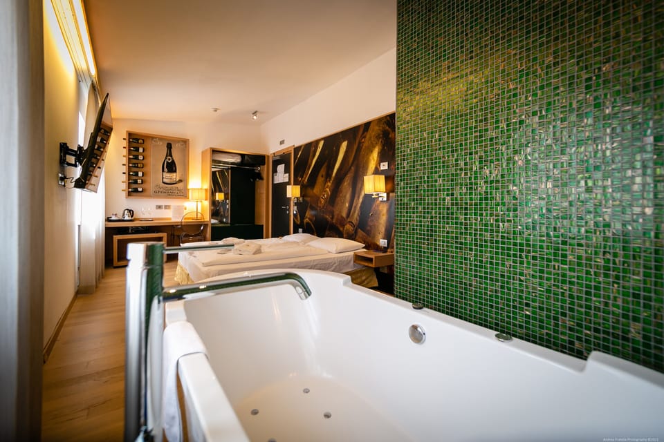 Luxury Studio Suite | Frette Italian sheets, premium bedding, minibar, in-room safe