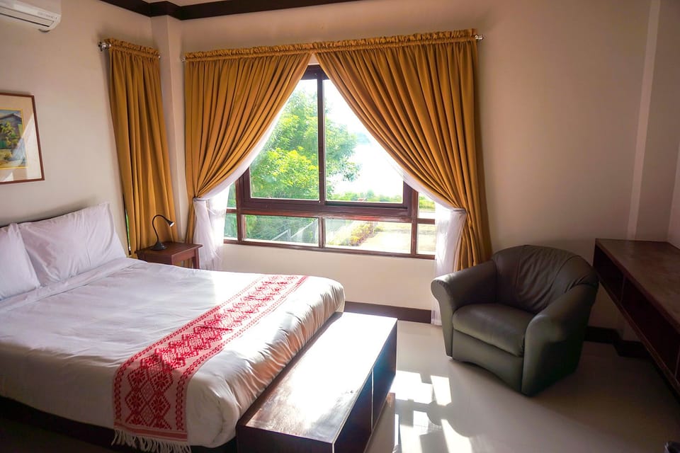 Lakeview Double | Desk, soundproofing, WiFi (free), bed sheets
