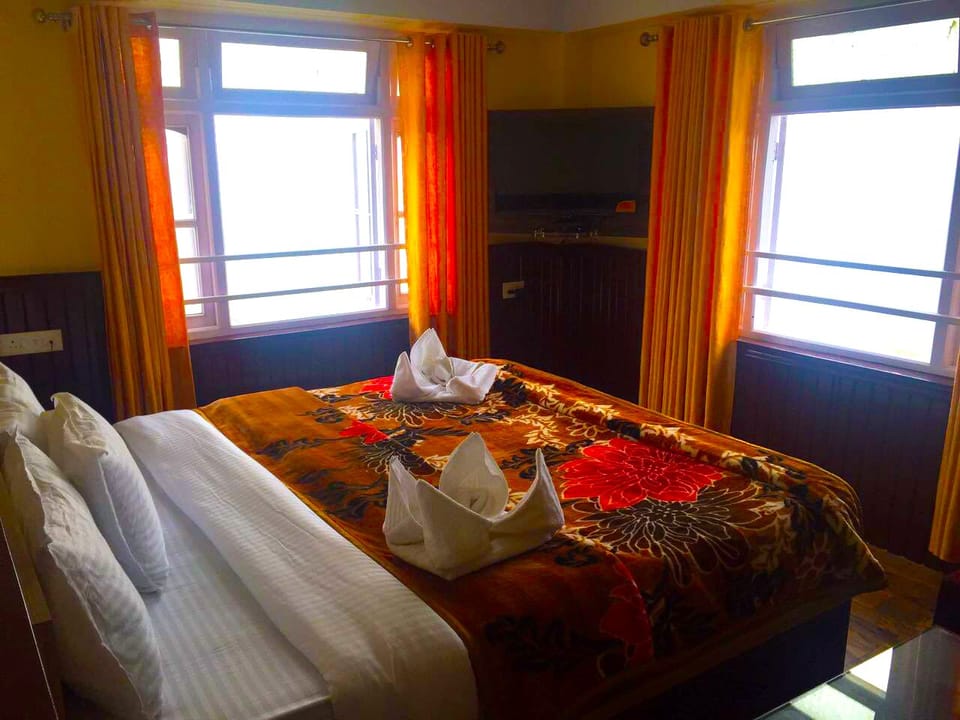 Deluxe Room, 1 Bedroom | Desk, WiFi (free)