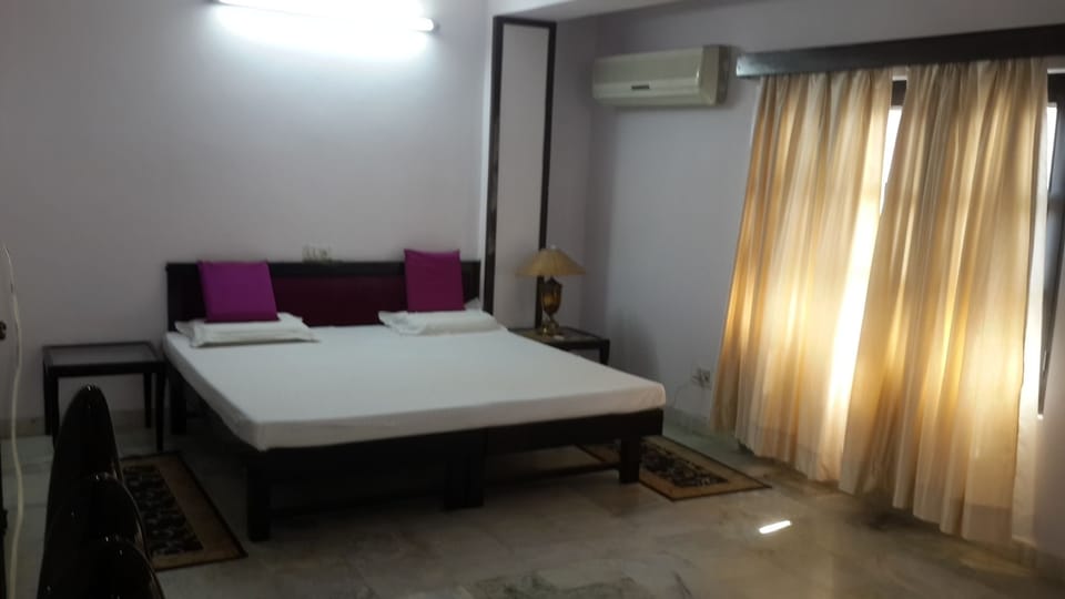Super Deluxe Room | Soundproofing, rollaway beds, free WiFi, bed sheets