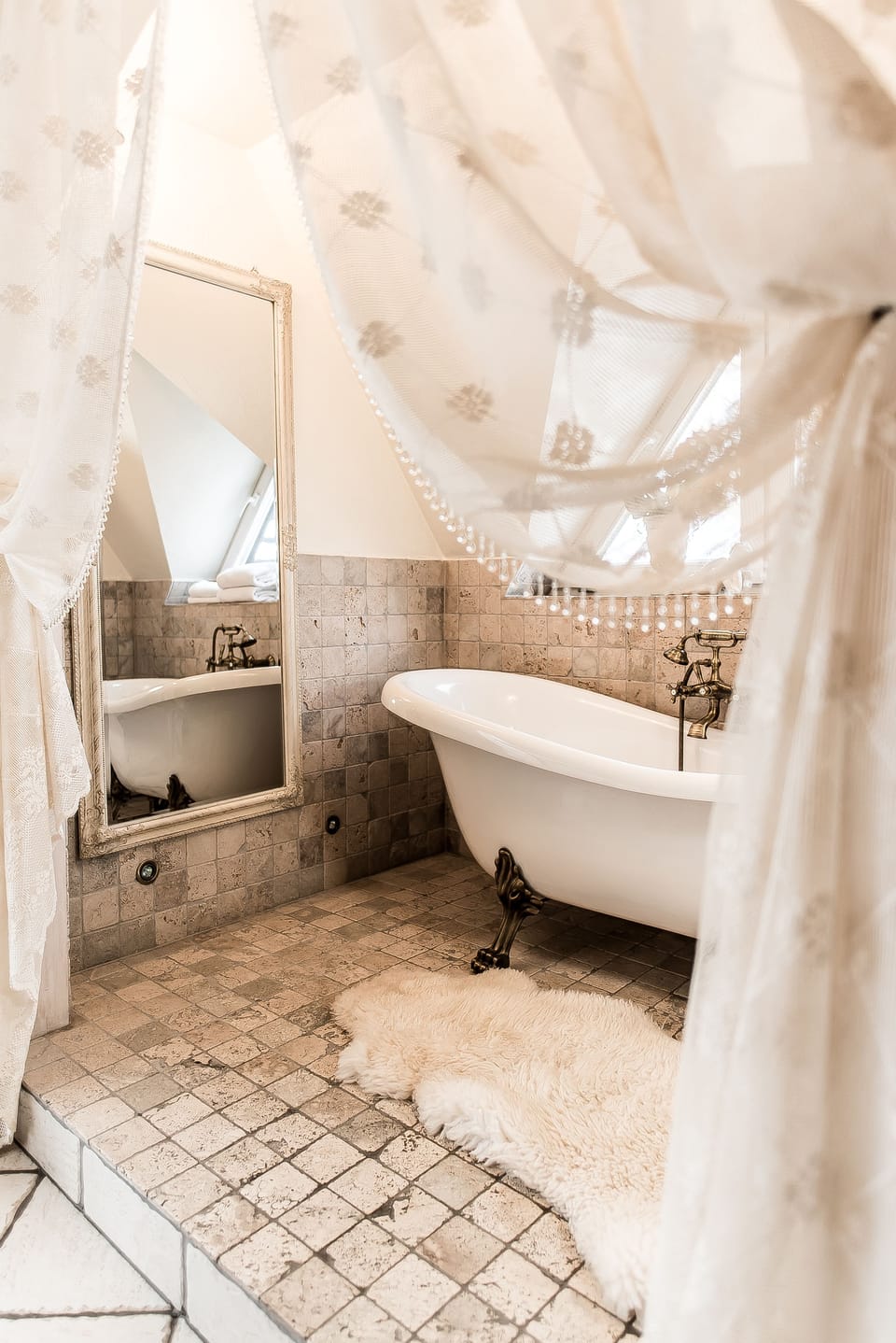 Vanilla Apartment | Bathroom | Free toiletries, hair dryer, towels, soap