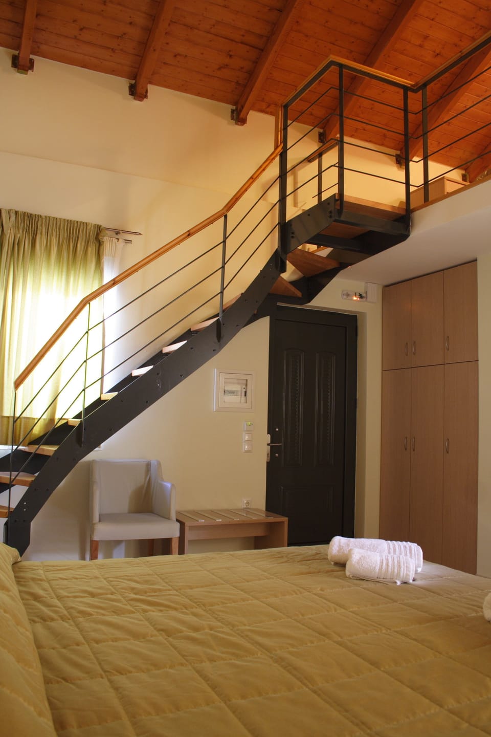 Premium bedding, in-room safe, free cribs/infant beds, free WiFi