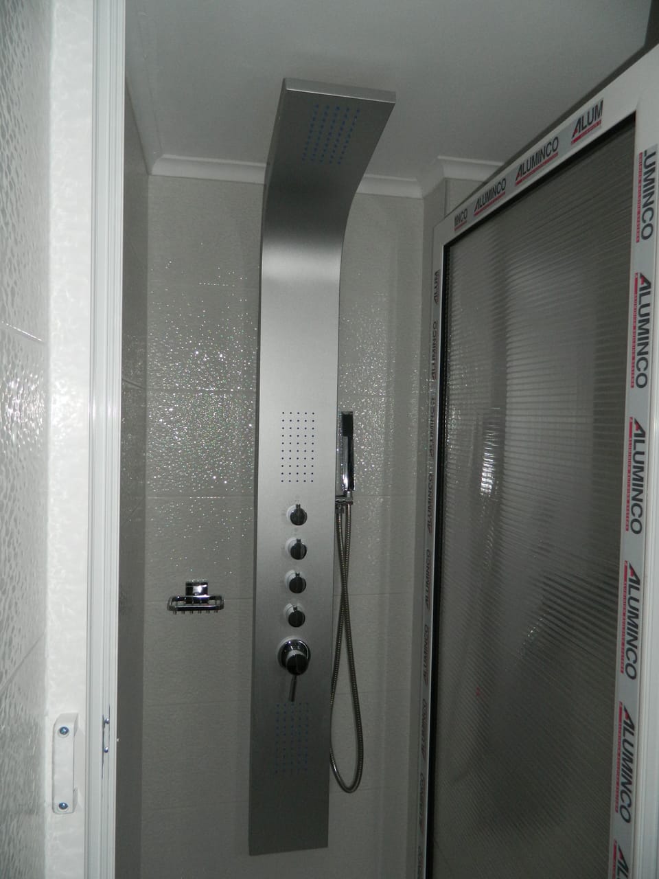 Apartment, 2 Bedrooms (Split Level) | Bathroom | Hair dryer, towels