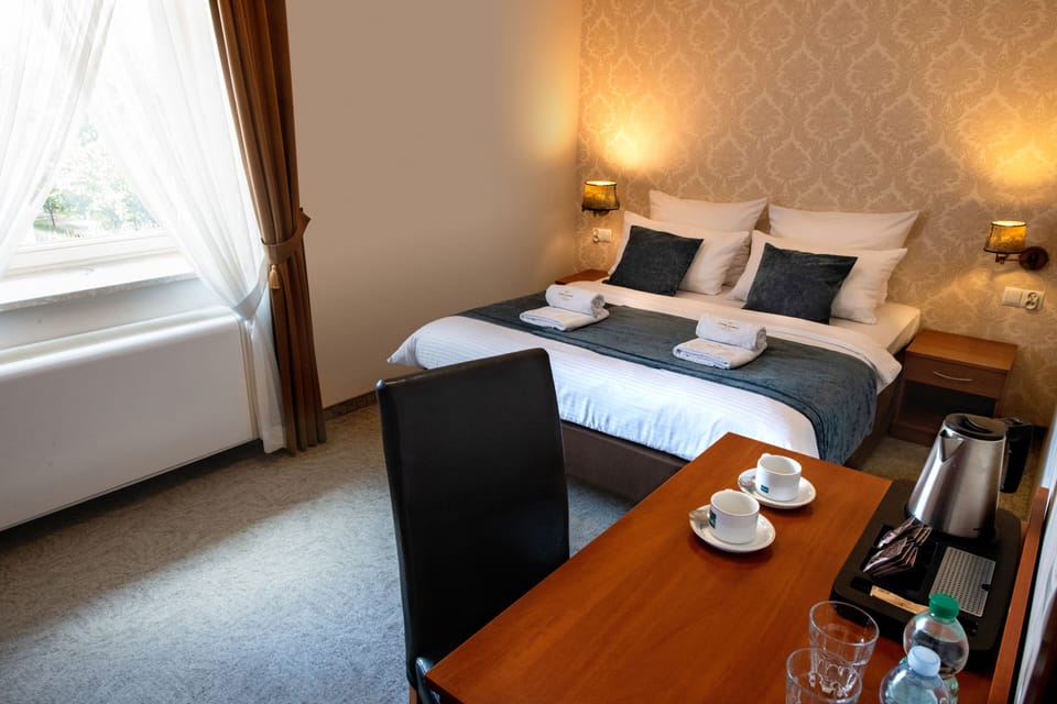 Double Room | Select Comfort beds, in-room safe, desk, iron/ironing board