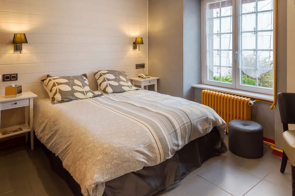Room, Accessible | Premium bedding, individually decorated, desk, iron/ironing board