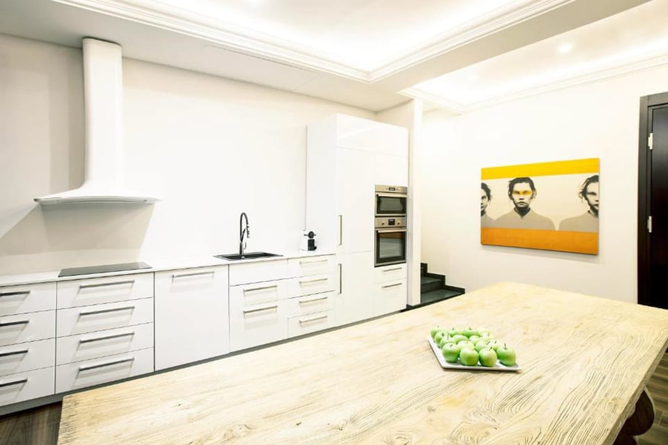 Penthouse, Multiple Beds, City View | Private kitchen | Electric kettle