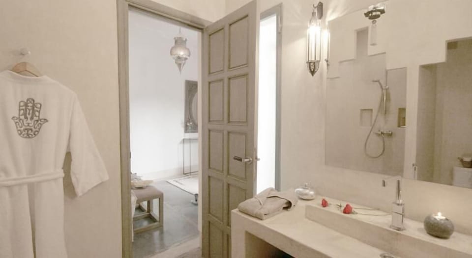 Shower, free toiletries, hair dryer, bathrobes