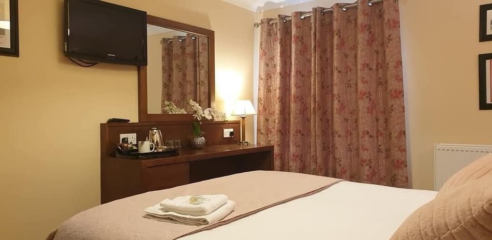 Deluxe Double Room | Egyptian cotton sheets, premium bedding, pillowtop beds, desk