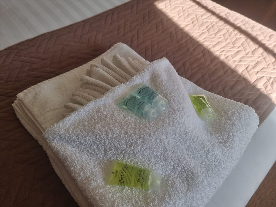 Triple Room | Egyptian cotton sheets, premium bedding, pillowtop beds, desk