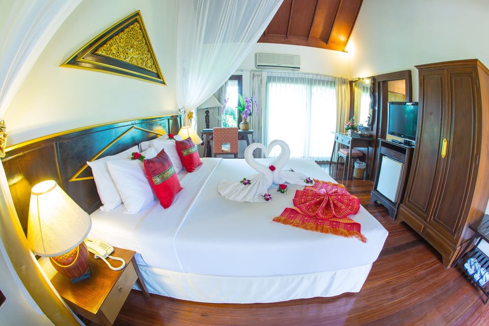 Deluxe Room | Minibar, in-room safe, soundproofing, free WiFi