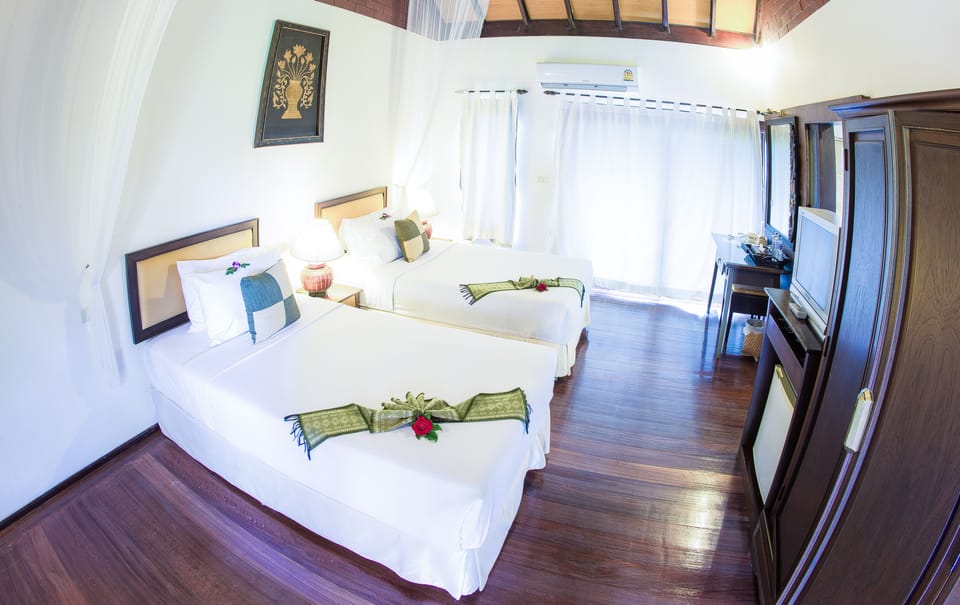 Deluxe Room | Minibar, in-room safe, soundproofing, free WiFi