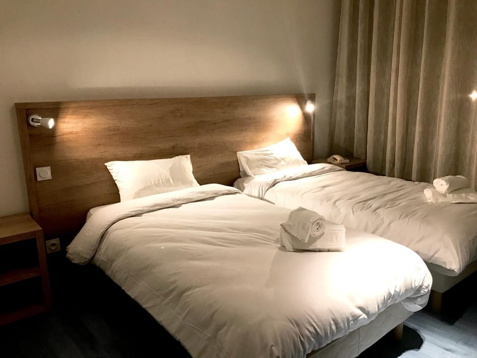 Desk, blackout drapes, iron/ironing board, free WiFi
