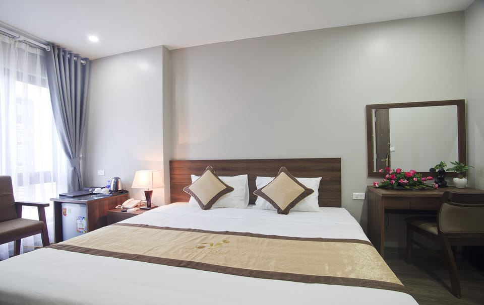 Standard Room | Minibar, in-room safe, desk, soundproofing