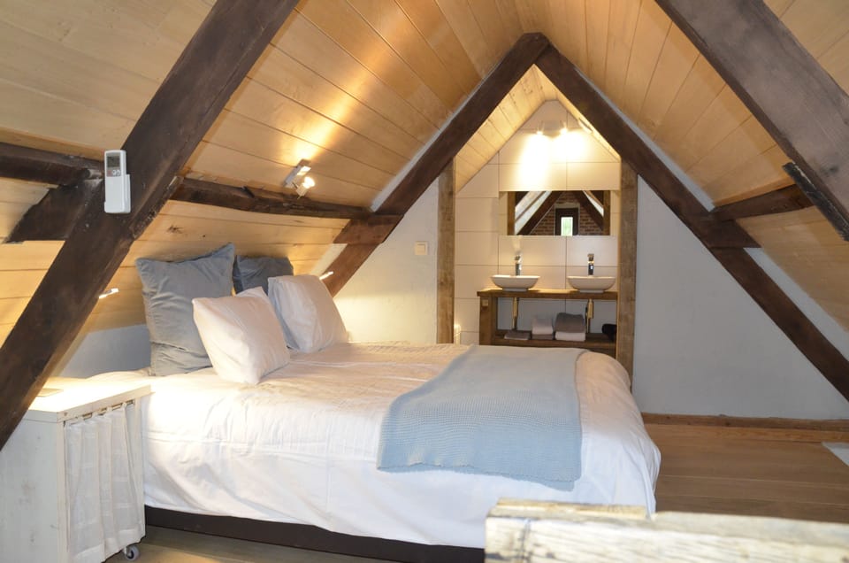 Panoramic Double Room | Bathroom | Free toiletries, hair dryer, towels