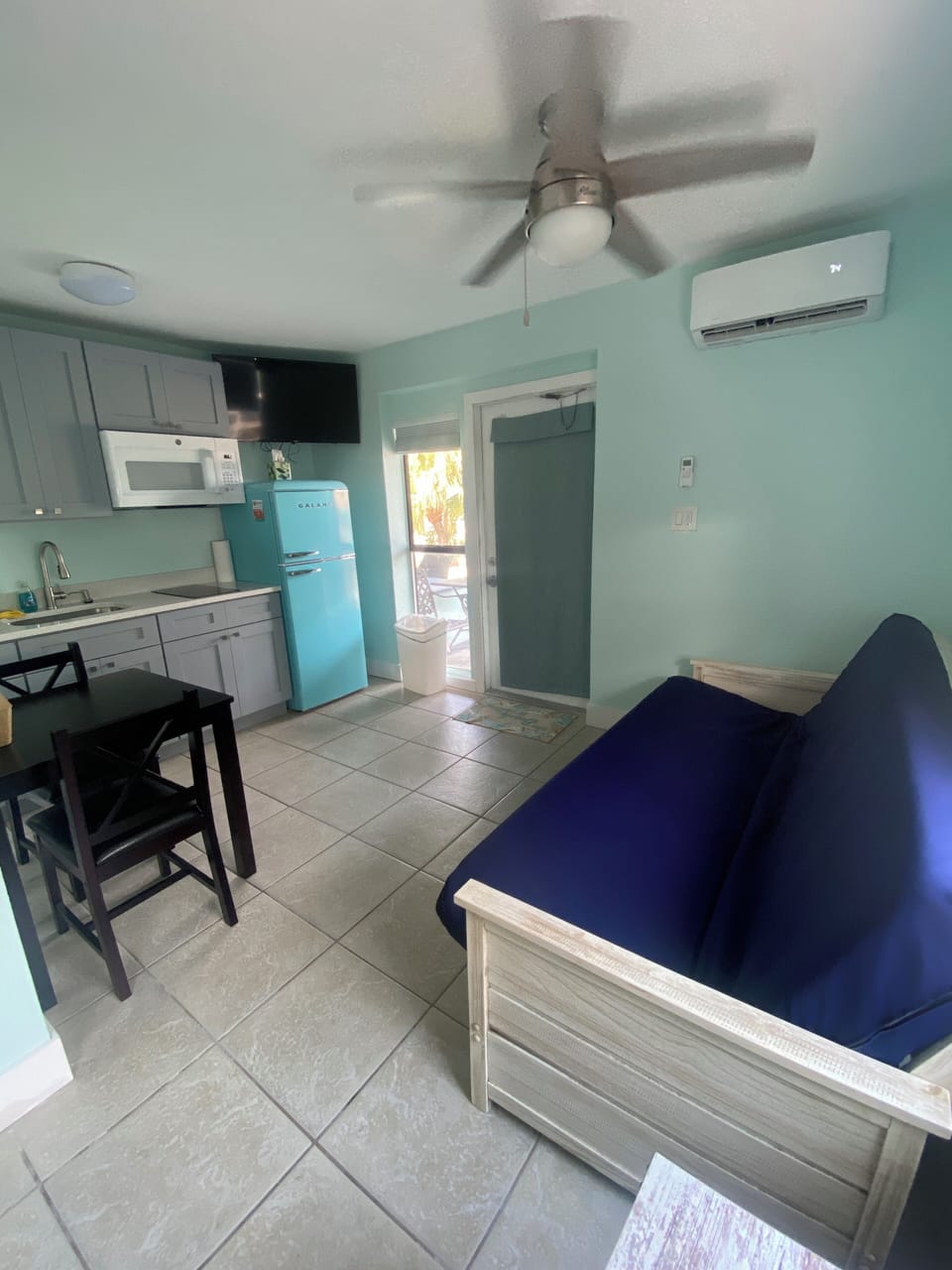Waterfront Studio (No Pets) | Free WiFi, bed sheets