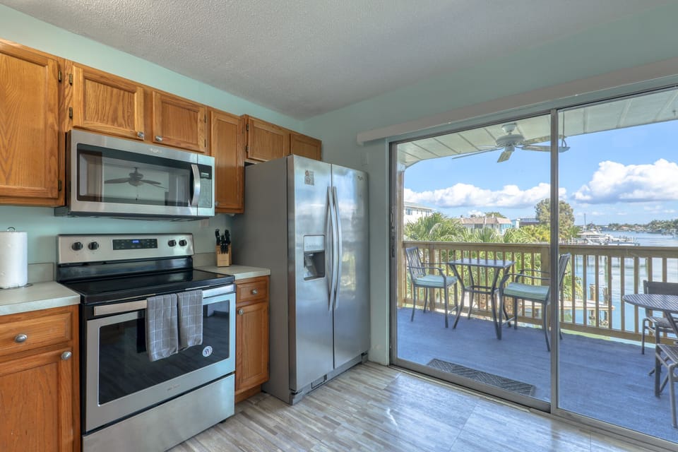 Full-size fridge, microwave, coffee/tea maker