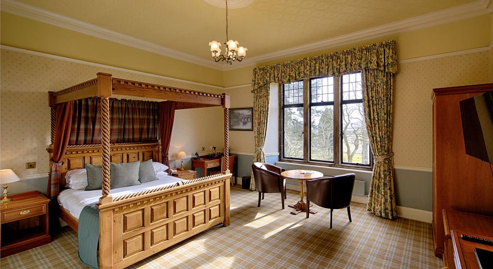 Castle Room | Individually decorated, individually furnished, desk, laptop workspace