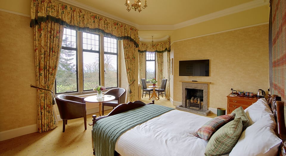 Castle Room | Individually decorated, individually furnished, desk, laptop workspace