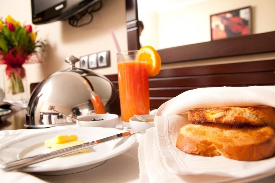 Daily buffet breakfast for a fee