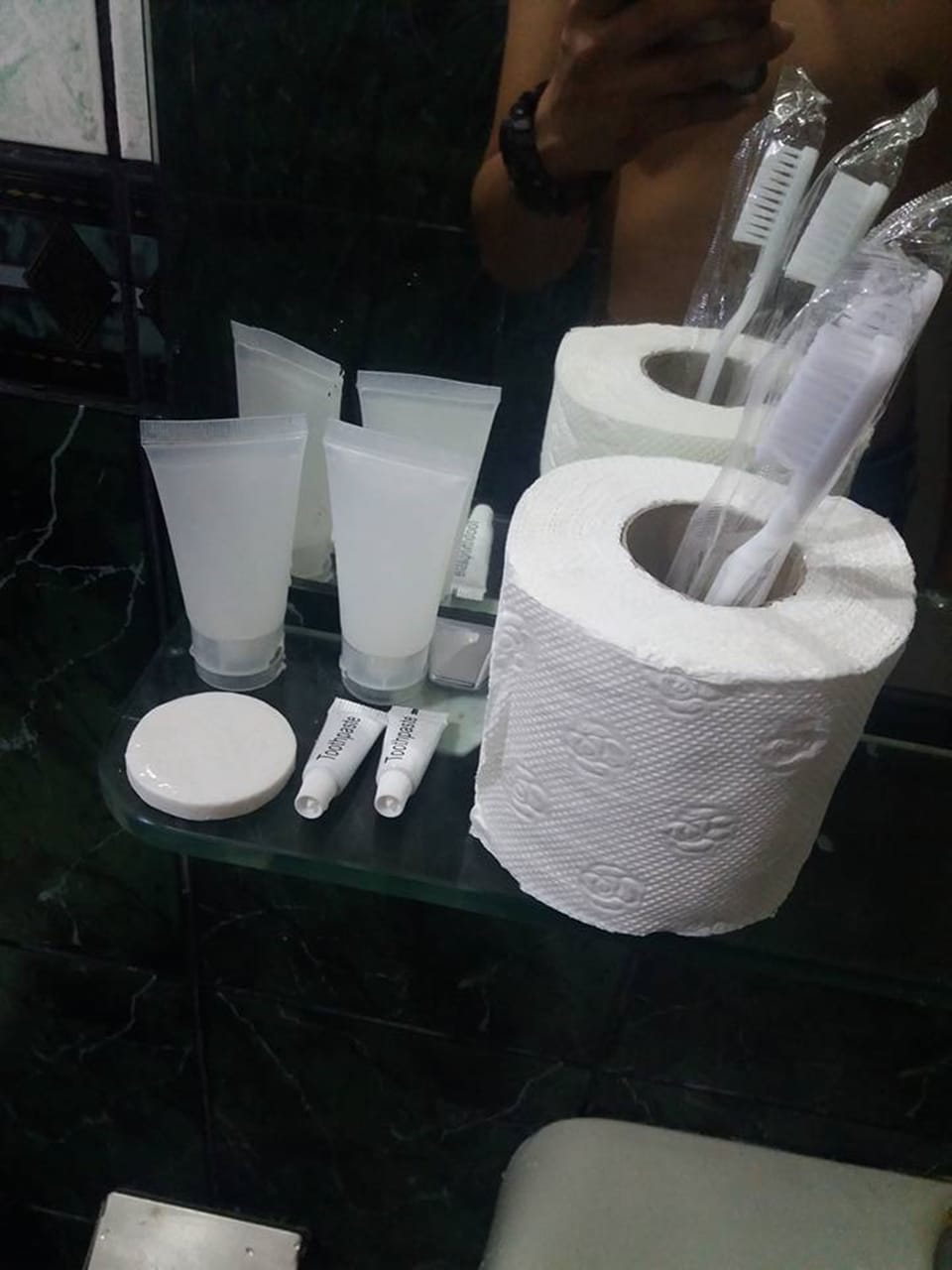Executive Room | Bathroom amenities | Shower, free toiletries, towels